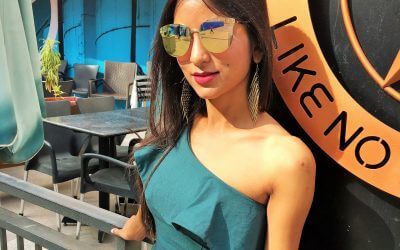 Blushing in One shoulder top