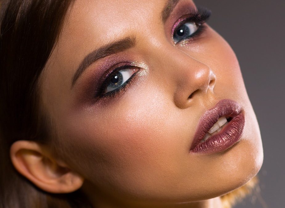 A Guide To Effortless Prom Makeup!